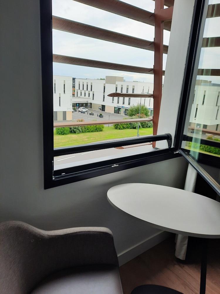 Ibis Styles Rennes Cesson Hotel Bagian luar foto