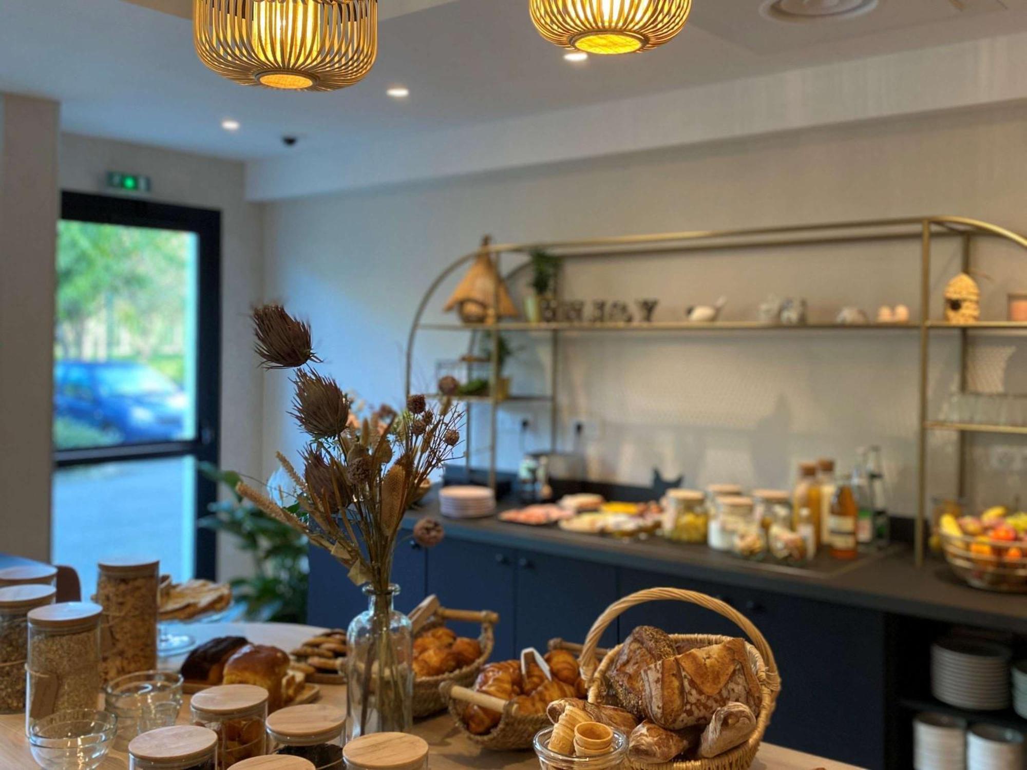 Ibis Styles Rennes Cesson Hotel Bagian luar foto