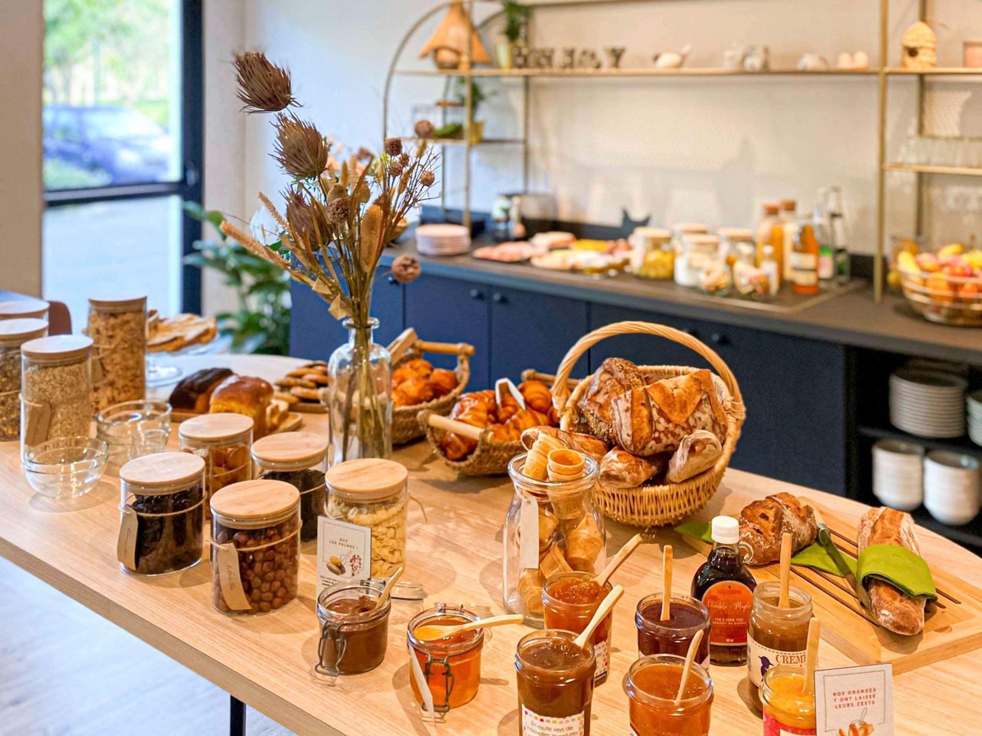 Ibis Styles Rennes Cesson Hotel Bagian luar foto